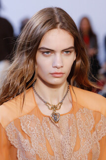 Details Chloé Fall 2018 Ready-to-Wear , Детали коллекции Хлоя осень зима 2018 , Fashion show , неделя моды в Париже , PFW , Paris Fashion Week , Mainstyles